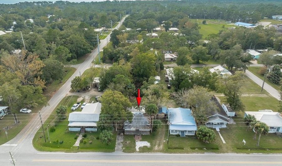 146 12th St, Apalachicola, FL 32320 - 3 Beds, 2 Bath