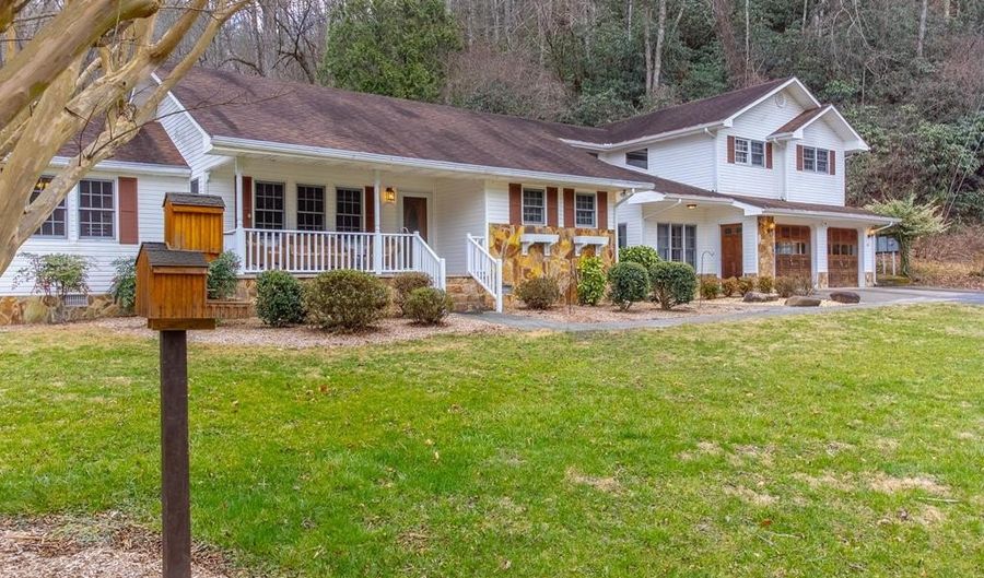 1107 Panther Crk, Almond, NC 28771 - 2 Beds, 3 Bath