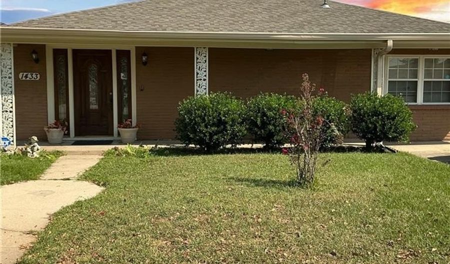 1433 PERRIN Dr, Arabi, LA 70032 - 4 Beds, 3 Bath