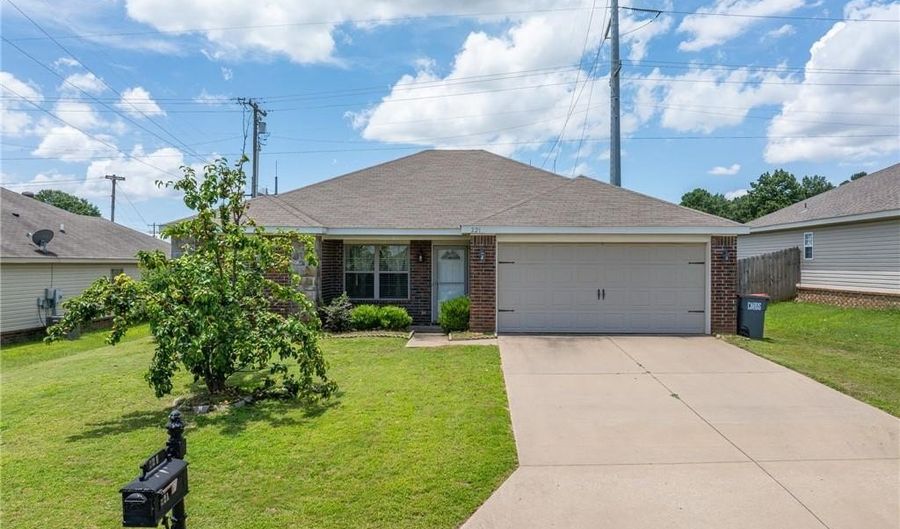 221 Regency Dr, Barling, AR 72923 - 3 Beds, 2 Bath