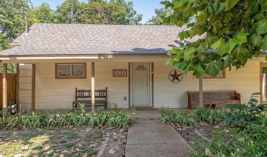 207 N Oneil St, Alvord, TX 76225 - 2 Beds, 1 Bath
