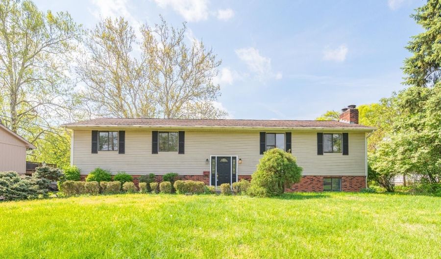 3647 E Galbraith Rd, Amberley, OH 45236 - 3 Beds, 3 Bath
