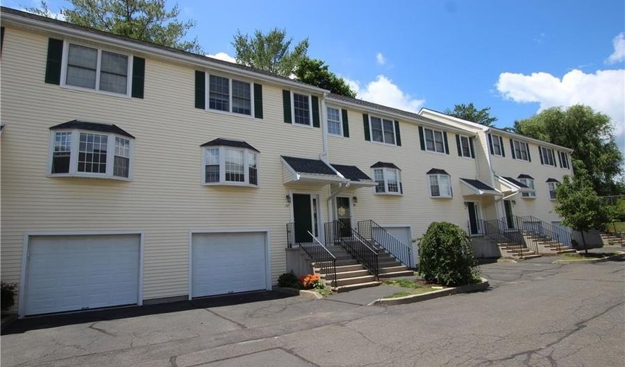 22 Main St 5-32, Danbury, CT 06810 - 2 Beds, 2 Bath
