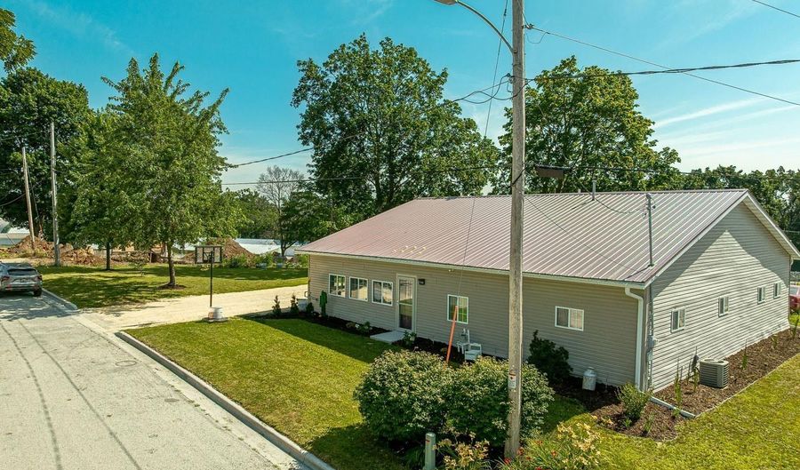 102 Union St, Albany, WI 53502 - 3 Beds, 1 Bath