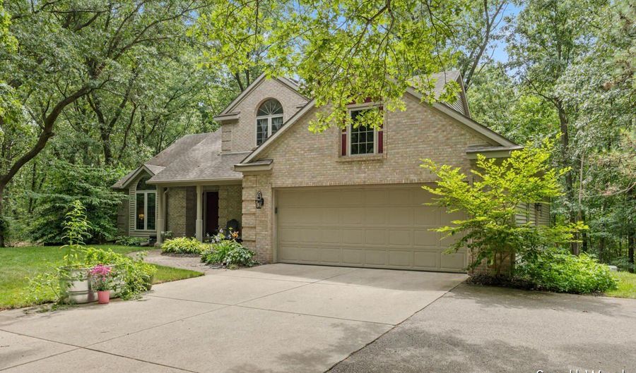 1955 Augusta Valley Ln SE, Ada, MI 49301 - 4 Beds, 4 Bath