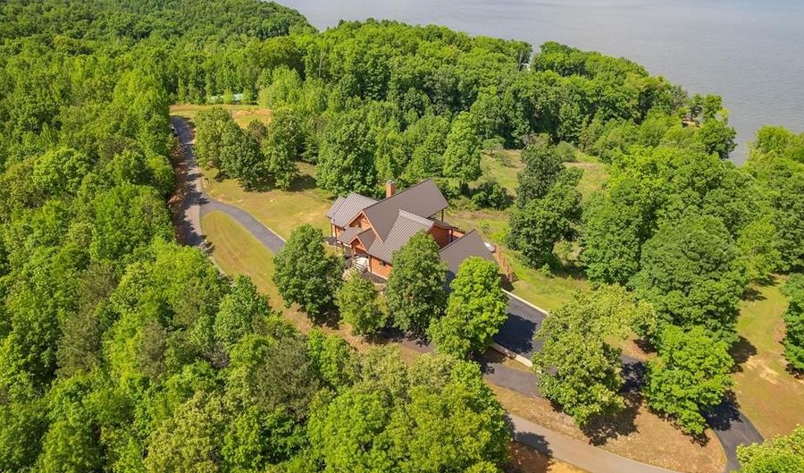 685 River Oaks Dr, Big Sandy, TN 38221 - 3 Beds, 4 Bath
