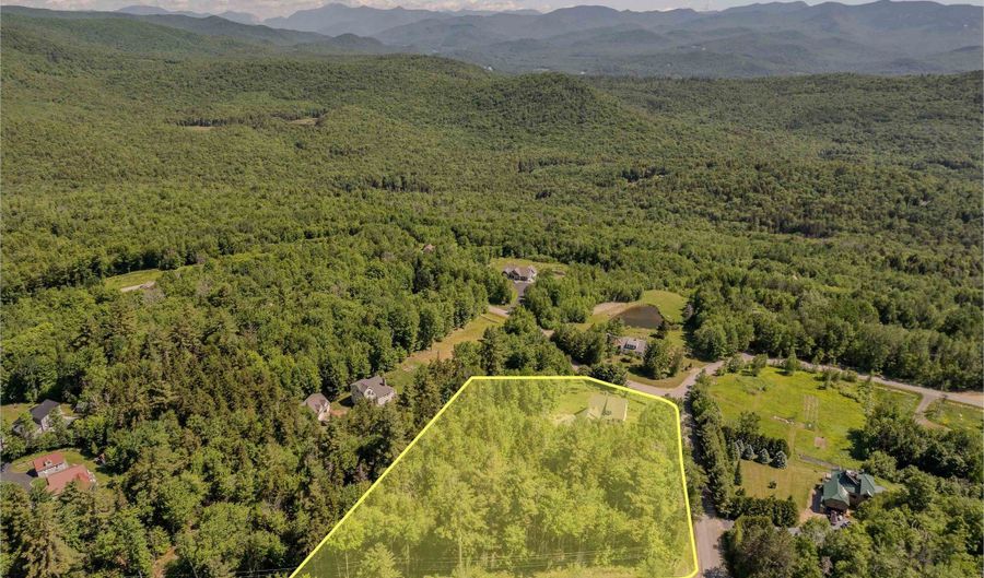 11 Loft Cir, Campton, NH 03223 - 3 Beds, 5 Bath