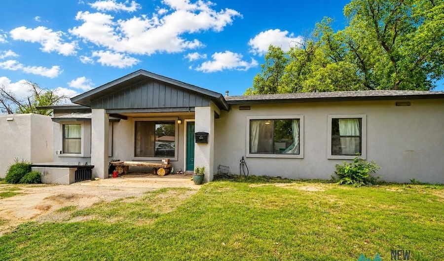 1018 N Sixth St, Carlsbad, NM 88220 - 3 Beds, 2 Bath