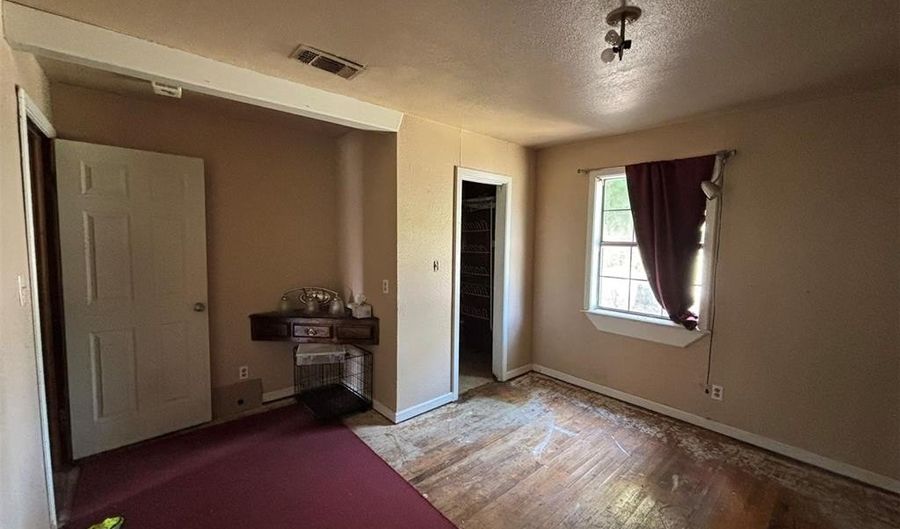 1112 Eula St, Altus, OK 73521 - 3 Beds, 2 Bath
