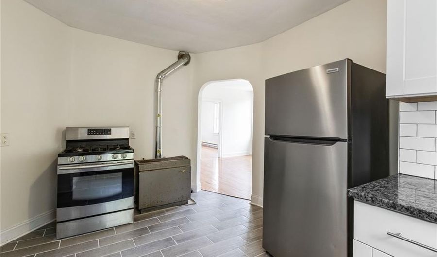 11 Roosevelt St 3R, North Providence, RI 02904 - 2 Beds, 1 Bath