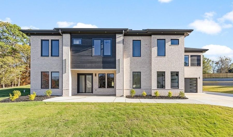 555 Versailles Dr, Auburn, GA 30011 - 5 Beds, 7 Bath