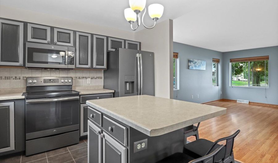 562 Lexington Dr, Oregon, WI 53575 - 3 Beds, 3 Bath