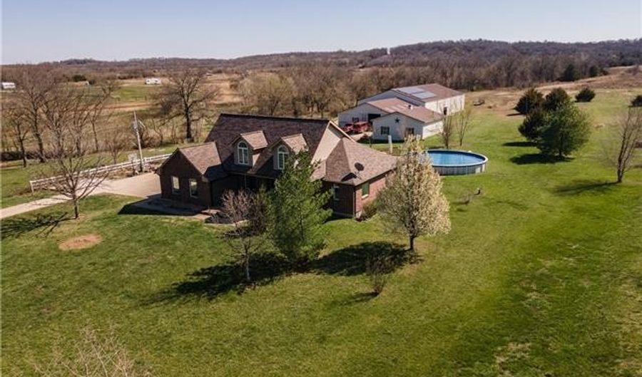4353 NW State Route FF N/A, Adrian, MO 64720 - 5 Beds, 7 Bath