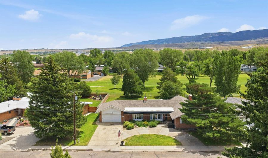 83 Magnolia St, Casper, WY 82604 - 5 Beds, 4 Bath