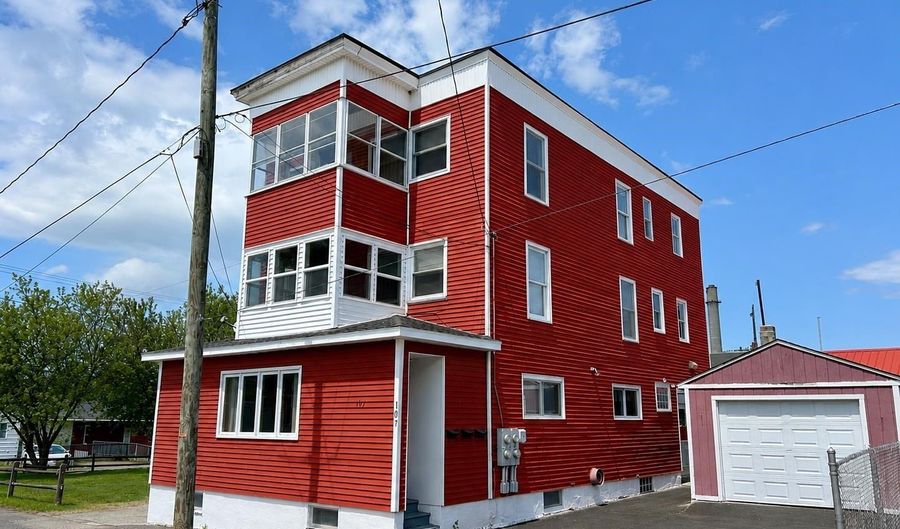 107 Strafford St, Berlin, NH 03570 - 6 Beds, 3 Bath