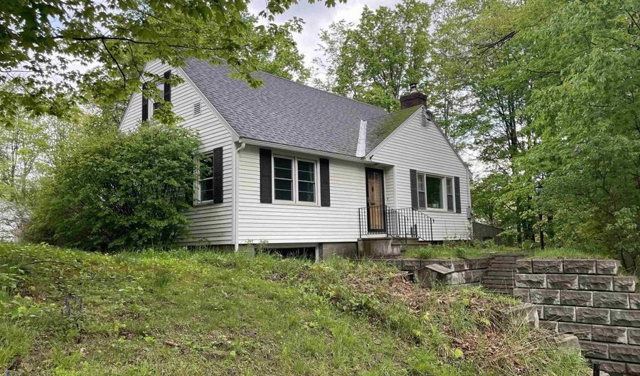 11 Maple St, Brattleboro, VT 05350 - 4 Beds, 2 Bath