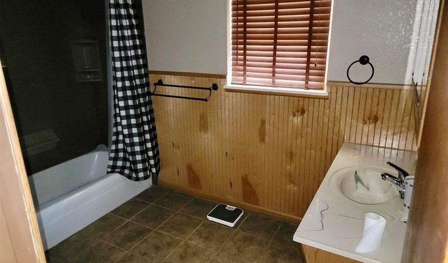 1216 C St, Arapaho, OK 73620 - 2 Beds, 1 Bath