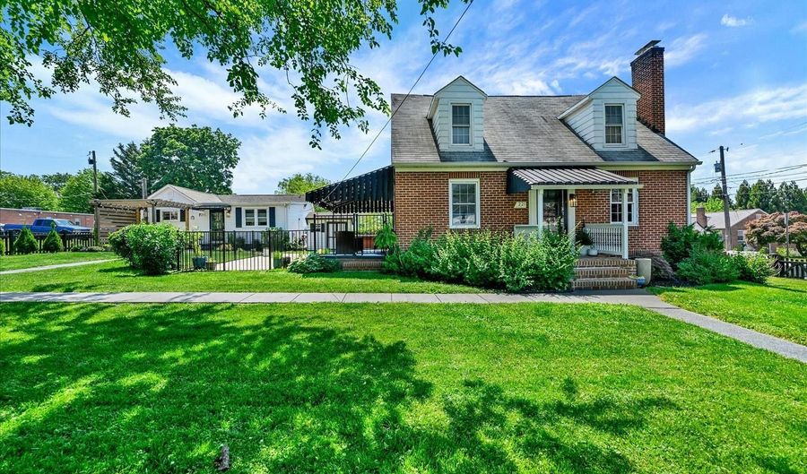 221 THOMAS St, Bel Air, MD 21014 - 5 Beds, 3 Bath
