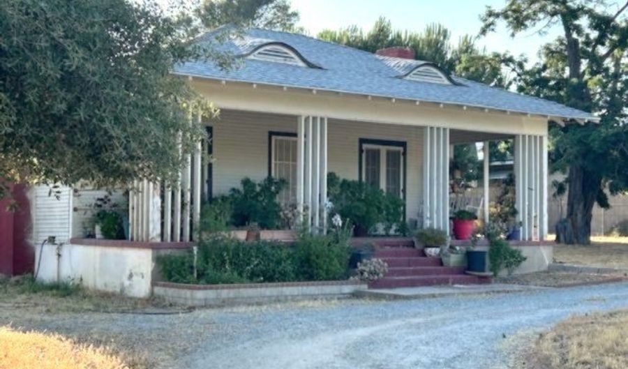 661 N 4th St, Banning, CA 92220 - 3 Beds, 2 Bath