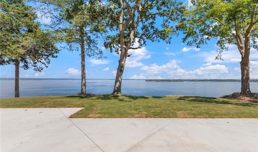 111 Circle Dr, Afton, OK 74331 - 4 Beds, 5 Bath