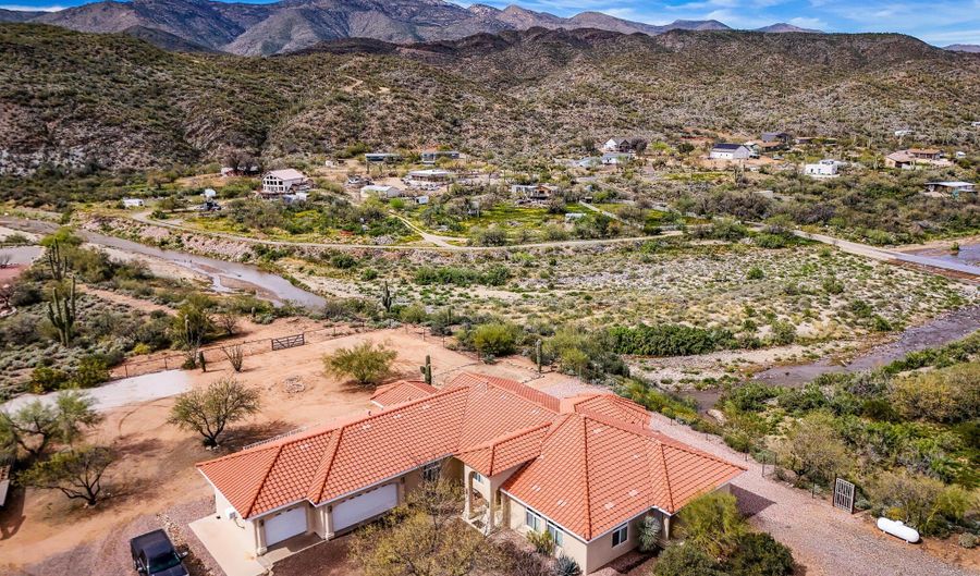 18931 E MAREN Ave, Black Canyon City, AZ 85324 - 3 Beds, 3 Bath