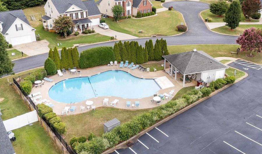 135 Castleton Cir, Boiling Springs, SC 29316 - 4 Beds, 3 Bath