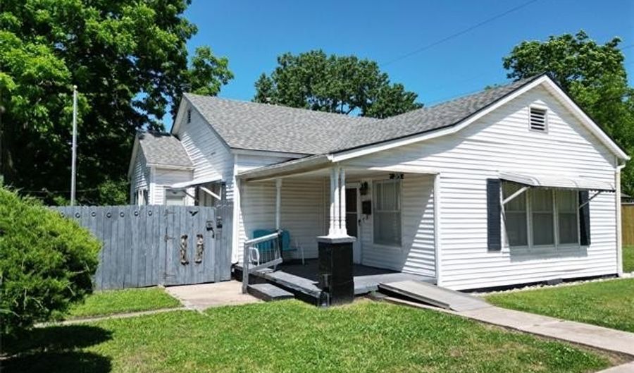 715 S Cherry, Ada, OK 74820 - 3 Beds, 2 Bath