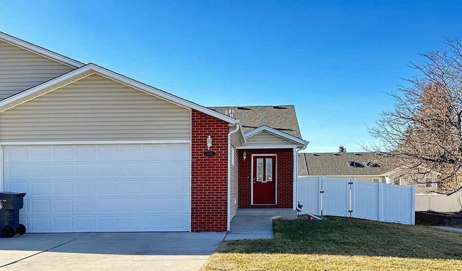 5814 STAR WOOD Ct, Cheyenne, WY 82009 - 3 Beds, 3 Bath