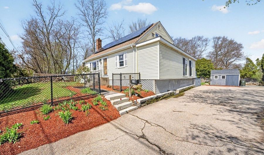 216 Hartford Ave, Bellingham, MA 02019 - 3 Beds, 2 Bath