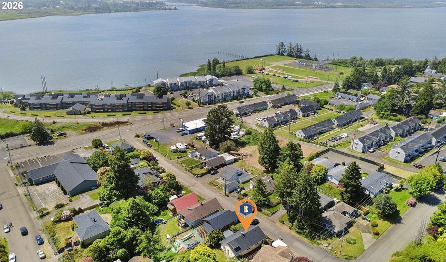 1814 4th St, Astoria, OR 97103 - 3 Beds, 1 Bath