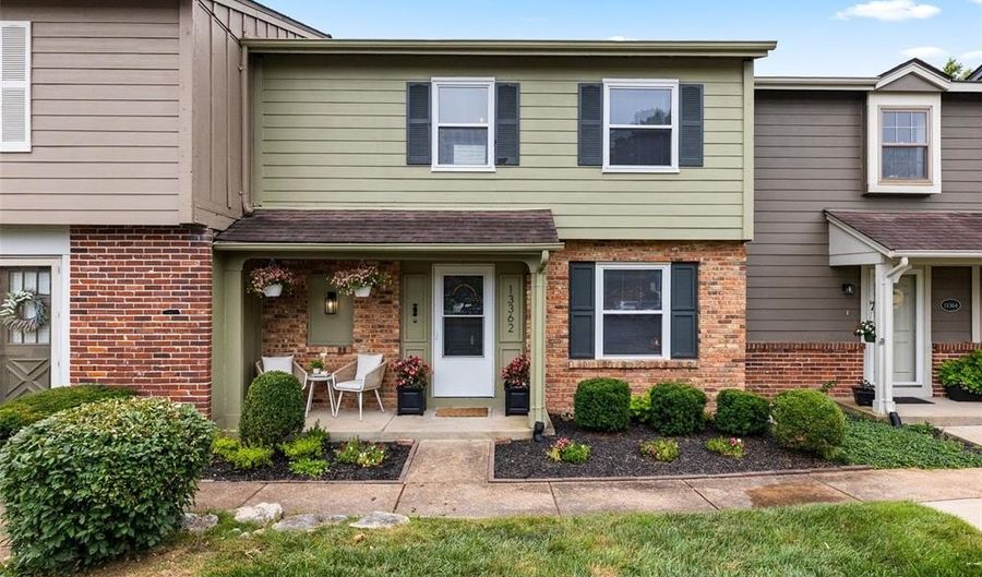 13362 Hiddencrest Ln, Ballwin, MO 63021 - 3 Beds, 3 Bath