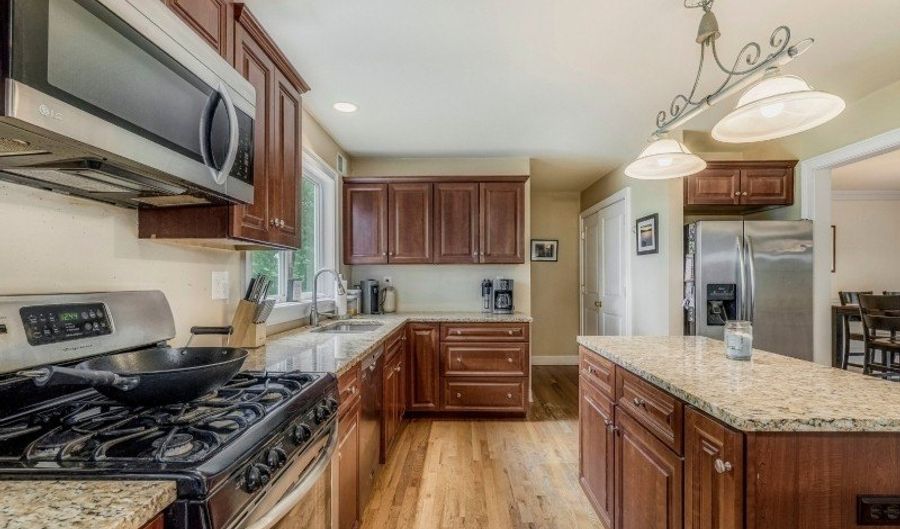 221 Sussex Ave, Andover, NJ 07860 - 4 Beds, 3 Bath