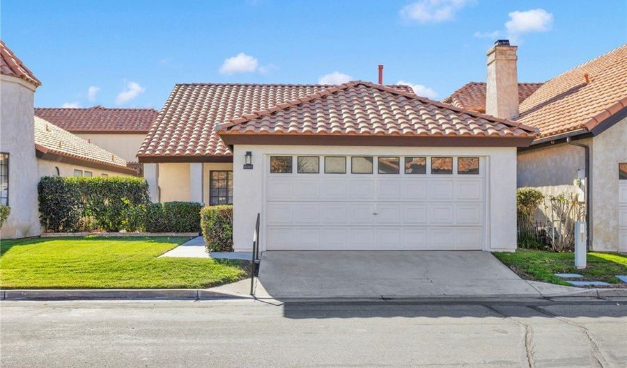 19265 Pine Way, Apple Valley, CA 92308 - 2 Beds, 2 Bath