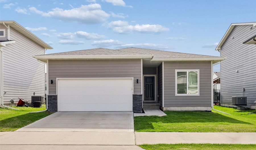 2106 Ammann Dr, Adel, IA 50003 - 3 Beds, 3 Bath