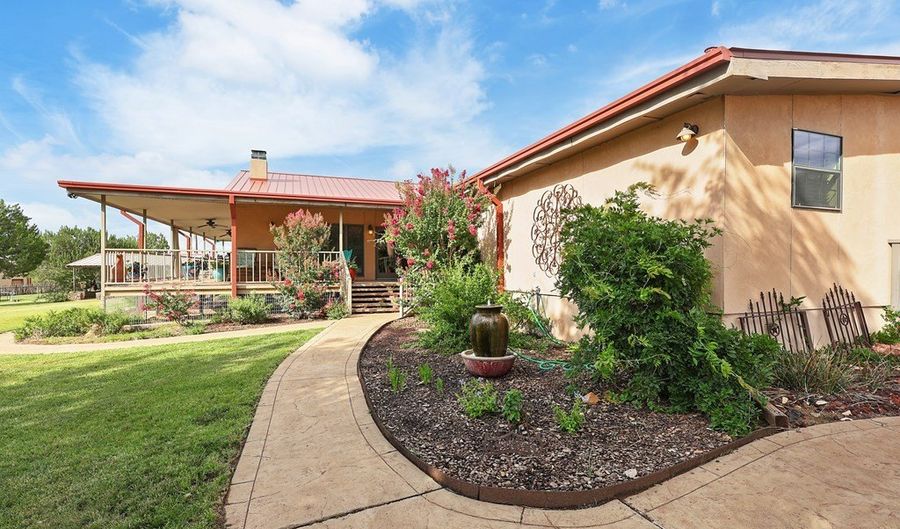 100 Loma Del Norte Dr, Alpine, TX 79830 - 3 Beds, 3 Bath