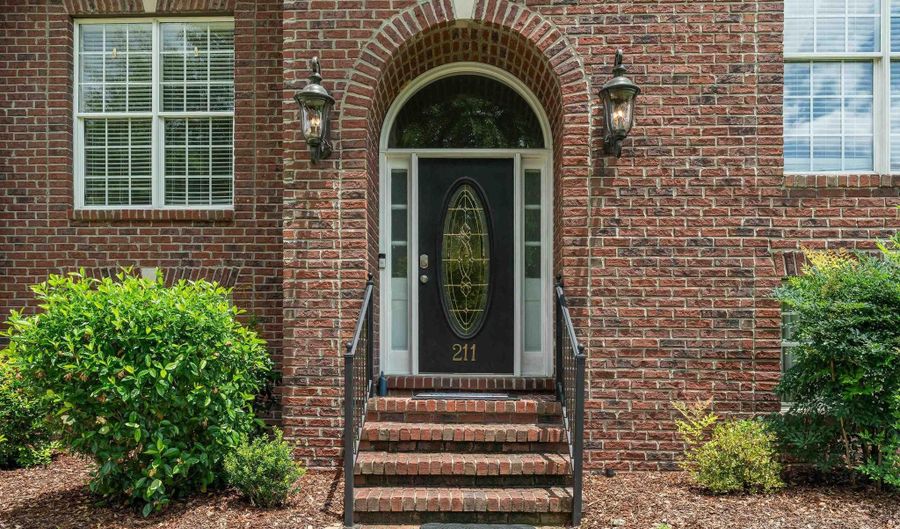 211 WEATHERLY CLUB Dr, Alabaster, AL 35007 - 4 Beds, 3 Bath