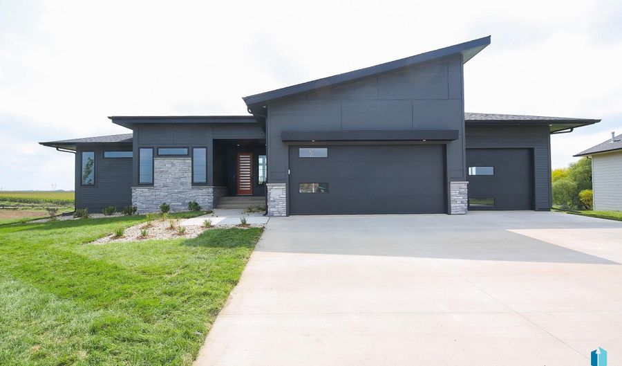 1005 S Haley Ave, Brandon, SD 57005 - 5 Beds, 3 Bath