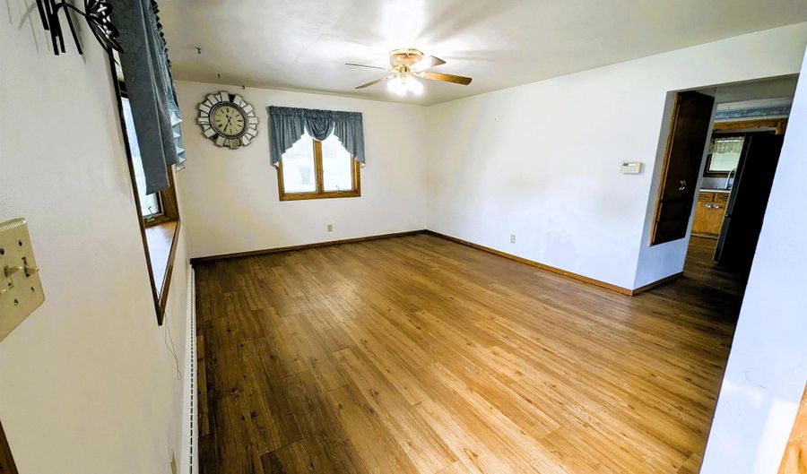 2013 N LYNNDALE Dr, Appleton, WI 54914 - 3 Beds, 2 Bath