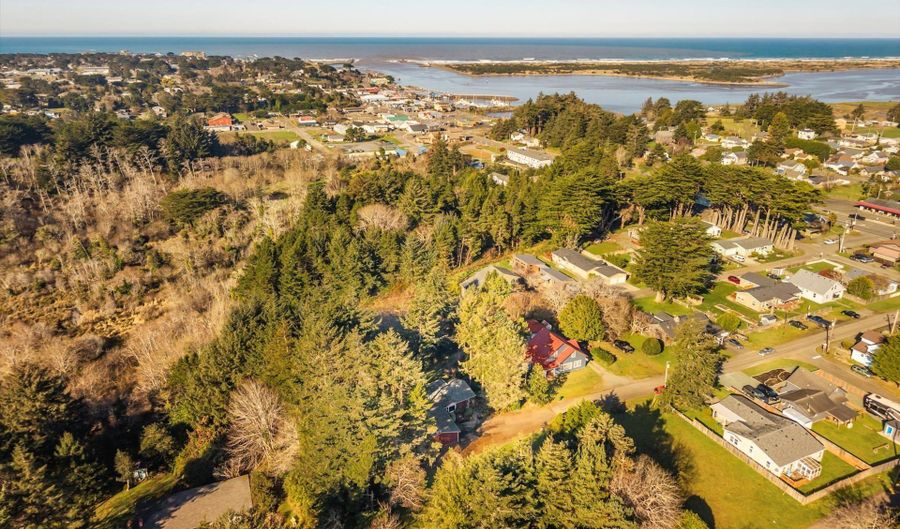 498 KLAMATH Ave SE, Bandon, OR 97411 - 3 Beds, 2 Bath