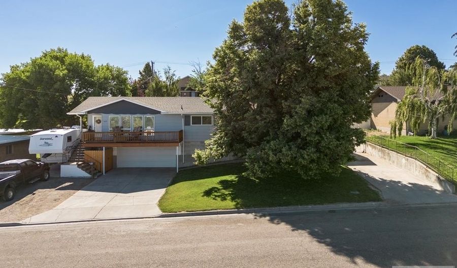 609 Calder Ave, American Falls, ID 83211 - 6 Beds, 3 Bath