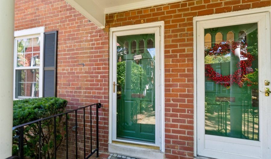 4819 28TH St S B, Arlington, VA 22206 - 3 Beds, 2 Bath