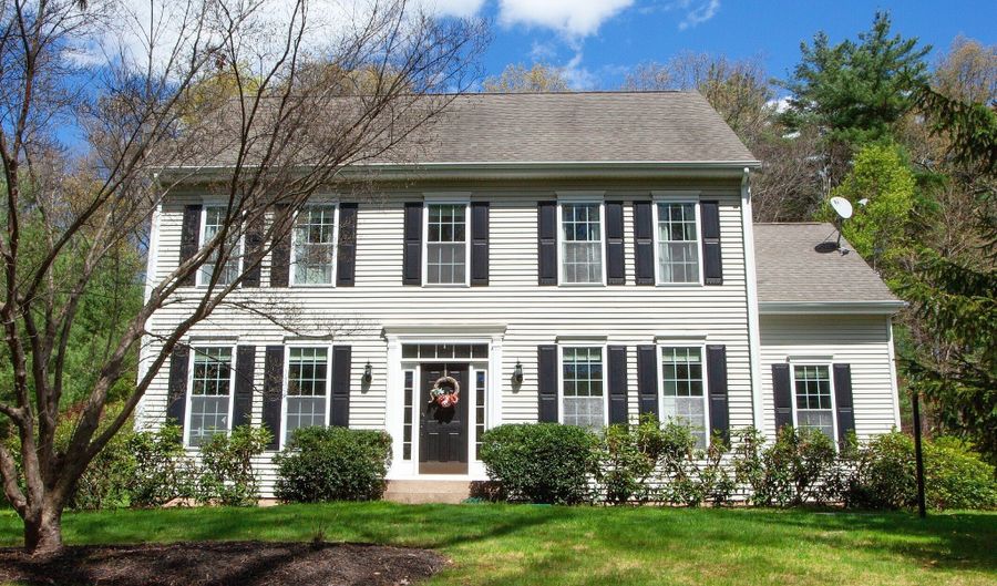 490 New Rd, Avon, CT 06001 - 5 Beds, 4 Bath