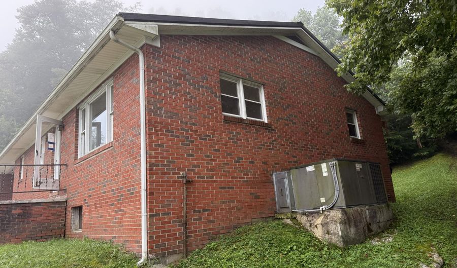 1044 Kentucky 1426, Banner, KY 41603 - 3 Beds, 2 Bath