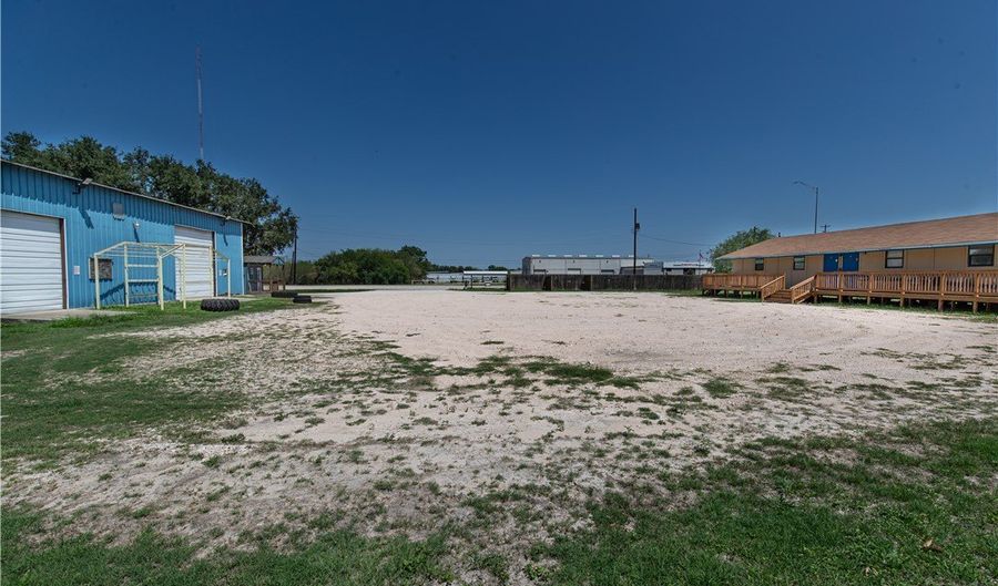 2527 N US Highway 281, Alice, TX 78332 - 0 Beds, 0 Bath