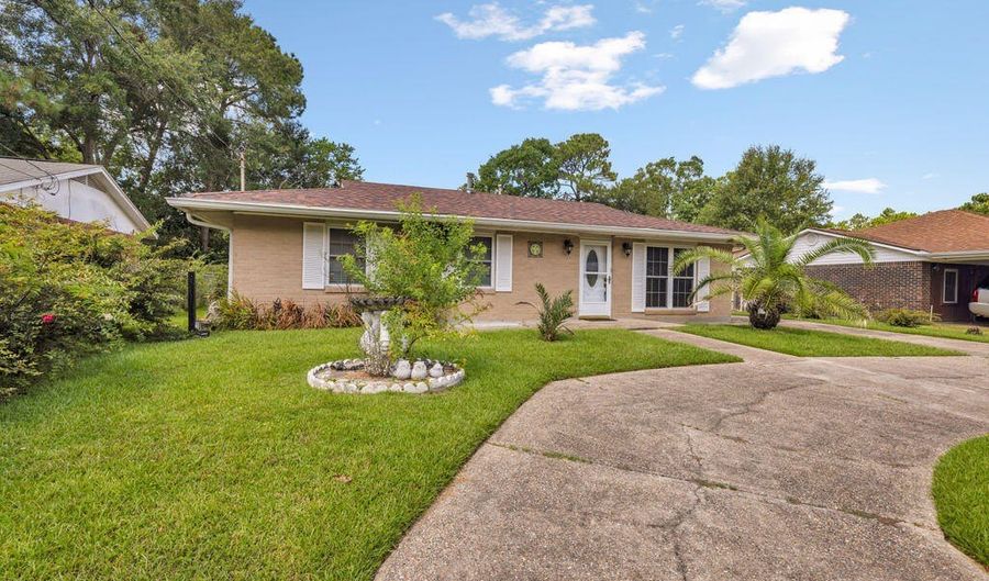 7650 Lexington Dr, Biloxi, MS 39532 - 4 Beds, 3 Bath