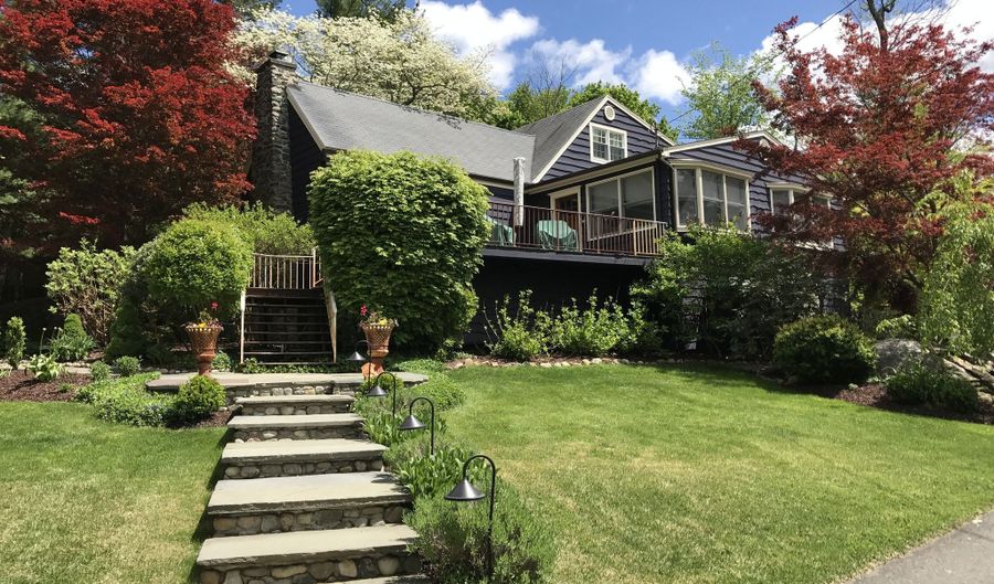 10 Snug Harbor Dr, Danbury, CT 06811 - 4 Beds, 3 Bath