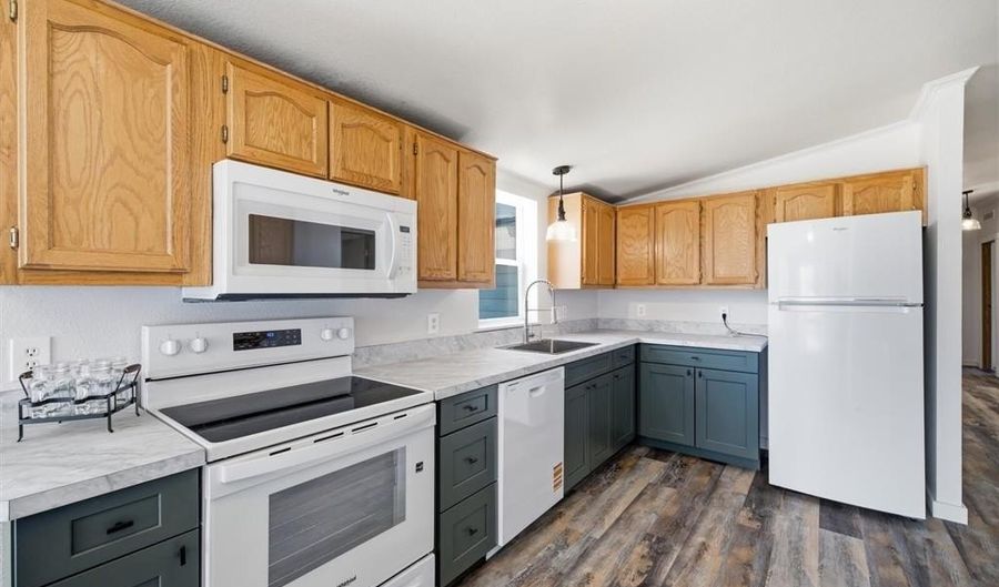 2707 E Ave, Cody, WY 82414 - 3 Beds, 2 Bath