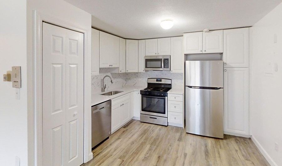 8 Kenmar Dr 65, Billerica, MA 01821 - 2 Beds, 1 Bath