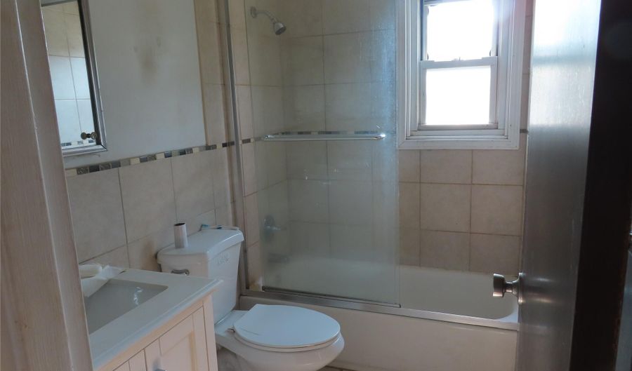 15 Harrison Ave 70 H, Amityville, NY 11701 - 1 Beds, 1 Bath