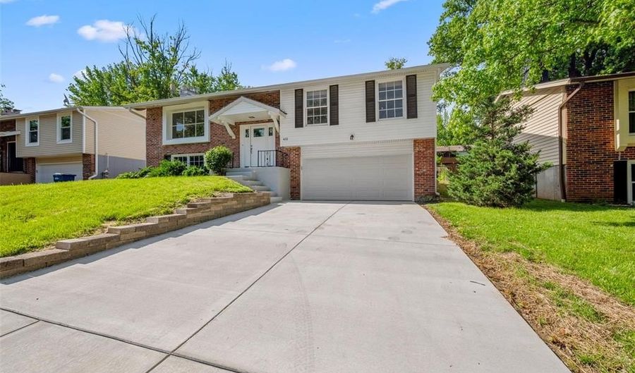 412 Sorrento Dr, Ballwin, MO 63021 - 3 Beds, 3 Bath